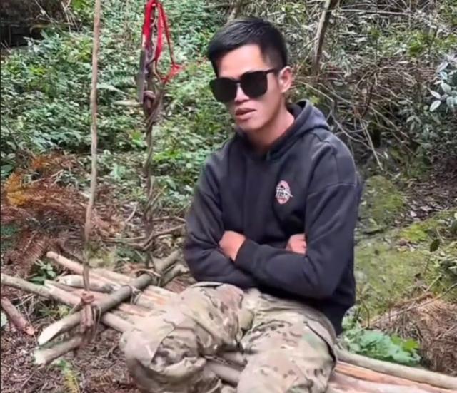 荒野求生赛选手吃烧红泥土治拉肚子 盐比肉都香